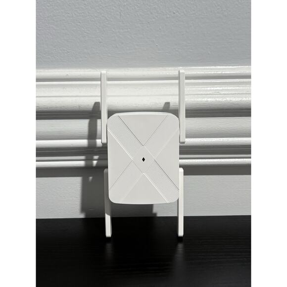WiFi Dual Band Extender Signal Booster - 1200Mbps / 2.4G & 5G / 10,000 Sq ft - Picture 1 of 4
